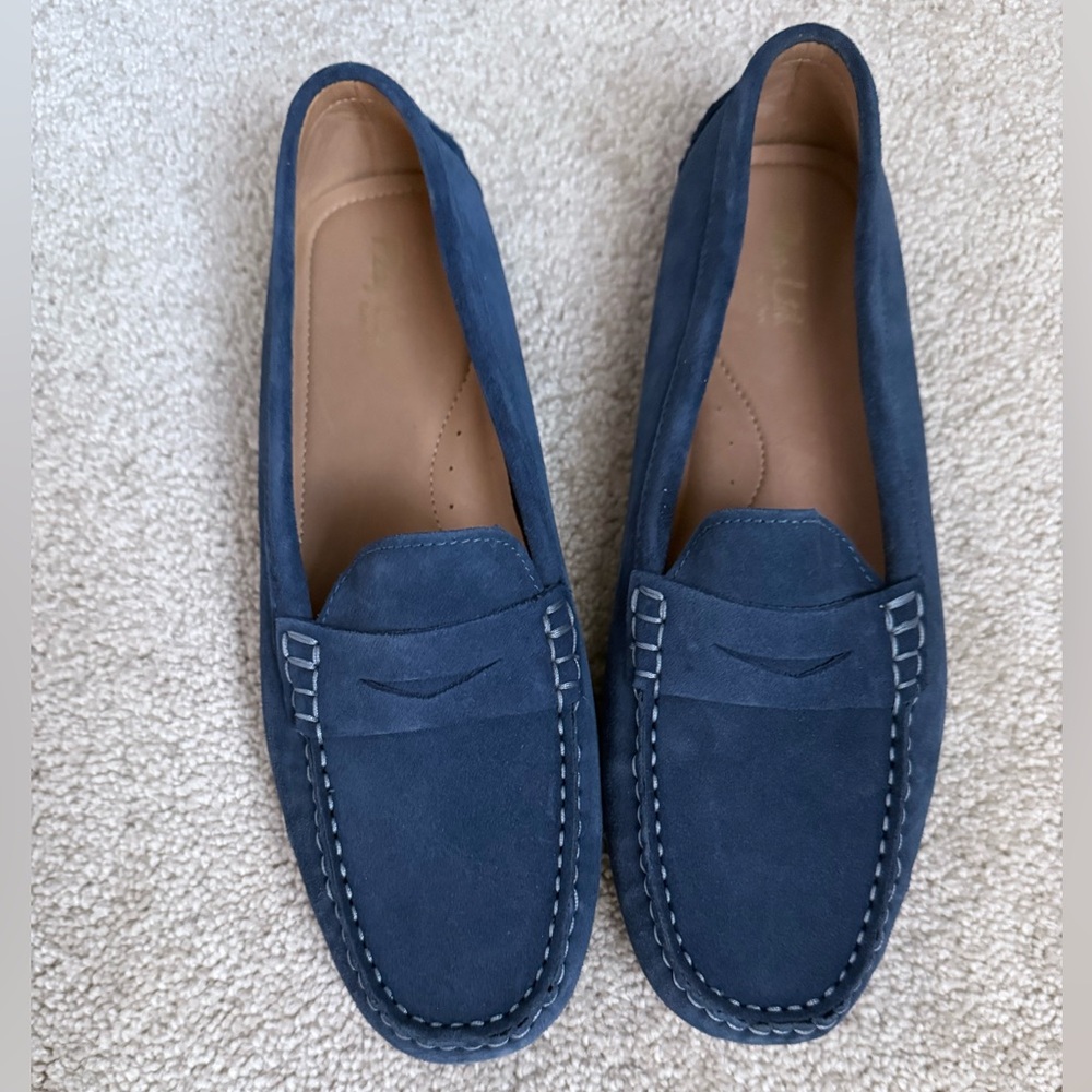 Flag Loafers Size 9 but could fit Size 8.5
Never Worn
